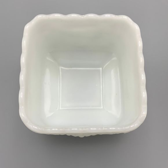 Vtg Milk Glass Footed Pedestal Candy Square Bowl Planter Grape Leaf Grannycore - Picture 3 of 8